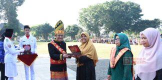 Bupati Afif Pimpin Upacara Peringatan Hari Otda XXVII dan Hardiknas 2023