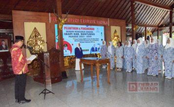 Bupati Husein Kukuhkan Pengurus Baru IWAPI Banyumas