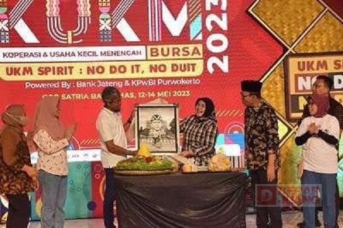 Bupati Husein Tutup Bursa KUKM Pemprov Jateng