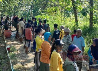 Eko Budi Santoso Pantau Pengecoran Jalan Desa Bandungharjo