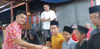 Gelar Wayang Kulit, Mas Bram Berikan Santunan Kepada Anak Yatim
