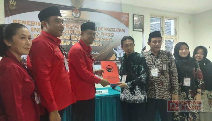 Kader Partai dan Kader Millenial PDI Perjuangan Banjarnegara Antar Pendaftaran Bacaleg 2024