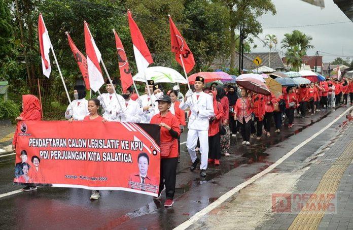 Kirab Budaya Iringi Pendaftaran Bacaleg PDI Perjuangan Salatiga
