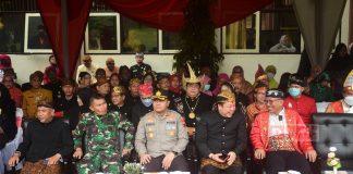 Peringati Hardiknas, Bung Dance Kenakan Pakaian Adat