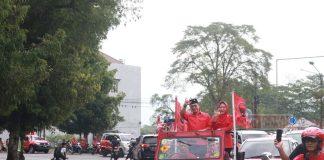 Purbalingga Merah Total, Ribuan Massa PDI Perjuangan Antarkan 50 Bacaleg ke KPU