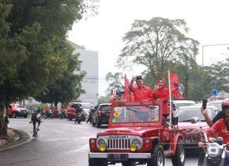 Purbalingga Merah Total, Ribuan Massa PDI Perjuangan Antarkan 50 Bacaleg ke KPU