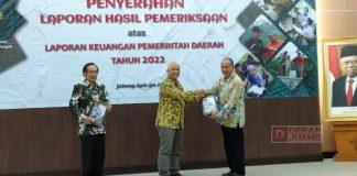 Sadewo Terima Penghargaan Predikat Opini WTP dari BPK ke-12 Kali