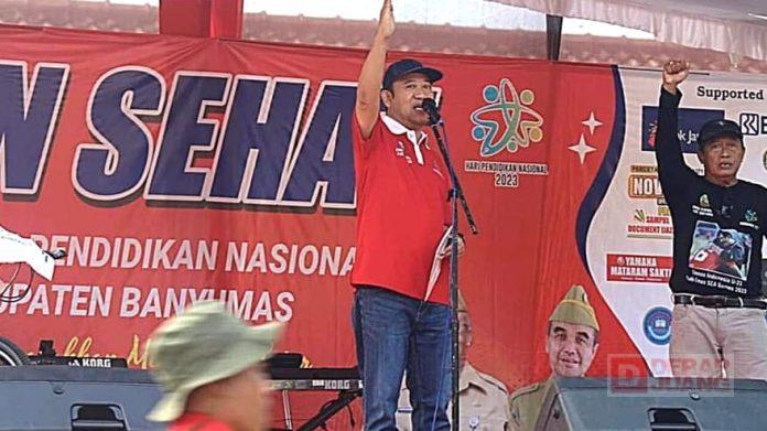 Semarakkan Hari Pendidikan, Bupati Husein Lepas Peserta Jalan Sehat