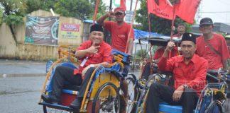 Serahkan Berkas ke KPU, Ribuan Banteng Cilacap Kawal Bacaleg Naik Becak