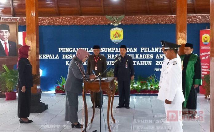 Sri Sumarni Lantik Tiga Kepala Desa Pengganti Antar Waktu
