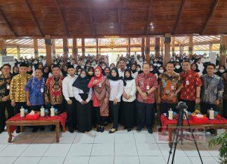 Sri Sumarni Serahkan SK Pengangkatan P3K Tenaga Kesehatan Formasi Tahun 2022