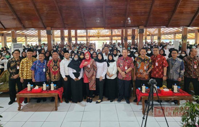 Sri Sumarni Serahkan SK Pengangkatan P3K Tenaga Kesehatan Formasi Tahun 2022