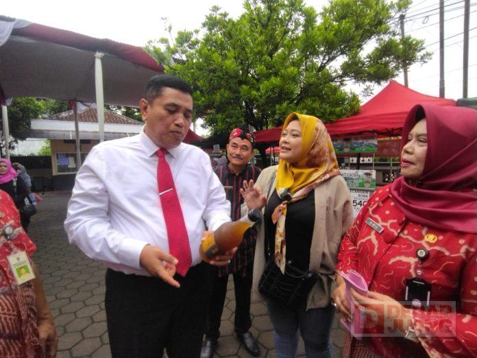 Taufik Nurhidayat Hadiri Bazar UMKM Dalam Peringati Hari Buruh(2)