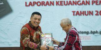 Taufik Nurhidayat Terima Laporan Hasil Pemeriksaan Atas LKPD Tahun 2022