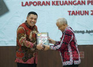 Taufik Nurhidayat Terima Laporan Hasil Pemeriksaan Atas LKPD Tahun 2022