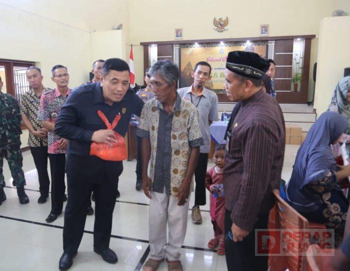 Tinjau Bantuan Pangan, Taufik Berharap Angka Stunting Menurun
