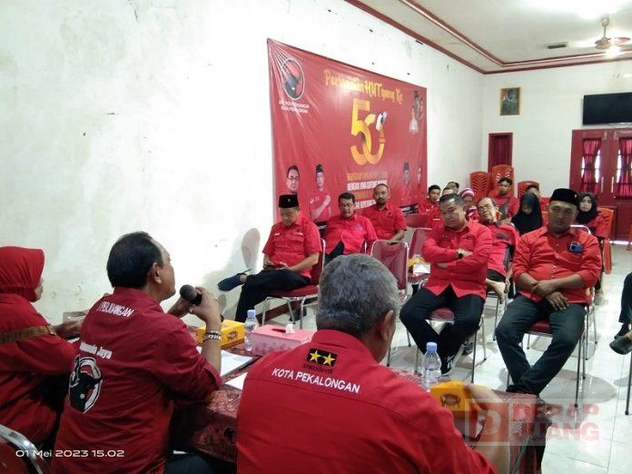 DPC PDI Perjuangan Kota Pekalongan menggelar Rapat Koordinasi (Rakor) untuk mengevaluasi kegiatan KomandanTe Bintang Dua di wilayah tempurnya masing-masing. DPC PDI Perjuangan Kota Pekalongan menggelar Rapat Koordinasi (Rakor) untuk mengevaluasi kegiatan KomandanTe Bintang Dua di wilayah tempurnya masing-masing.