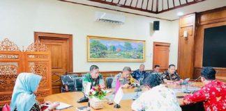 Sri Mulyani Lanjutkan Perbaikan Jalan Rusak di Klaten