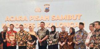 Wabup Riswadi saat foto bersama dalam acara pisah sambut Kapolres lama dan baru Kabupaten Pekalongan.
