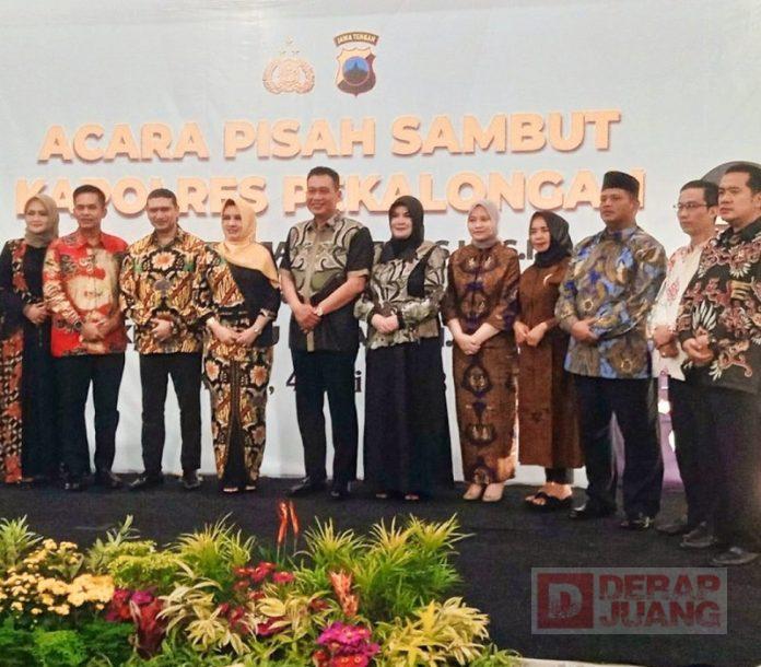 Wabup Riswadi saat foto bersama dalam acara pisah sambut Kapolres lama dan baru Kabupaten Pekalongan. Wabup Riswadi saat foto bersama dalam acara pisah sambut Kapolres lama dan baru Kabupaten Pekalongan.