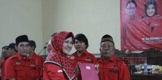 Sri Mulyani Serahkan SK Pengurus Ranting Se-Kecamatan Tulung