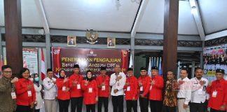 Bacaleg Sukoharjo Daftar ke KPU dengan Pawai Naik Delman