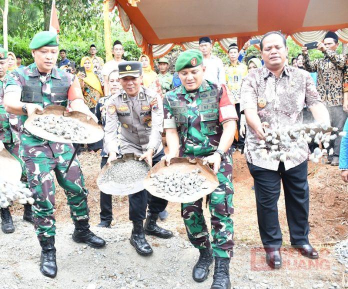 Hadiri TMMD Ke-116, Riswadi: Wujudkan Kemanunggalan TNI-Rakyat.