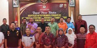 Ikuti Rapat Pleno DPSHP, Hadi Waluyo Akui Selalu Cermati Tahapan Pemilu Hadi Waluyo, jajaran Pengurus DPC PDI Perjuangan Kab. Pekalongan, dan KPU dalam acara Rapat Pleno DPSHP.