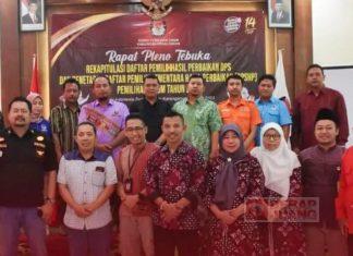 Hadi Waluyo, jajaran Pengurus DPC PDI Perjuangan Kab. Pekalongan, dan KPU dalam acara Rapat Pleno DPSHP.