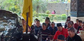 Ziarah Makam Bung Karno, Ismet Inonou: Tuk Meneladani Sosok Bapak Proklamator Ziarah Makam Bung Karno, Ismet Inounou: Tuk Meneladani Sosok Bapak Proklamator.