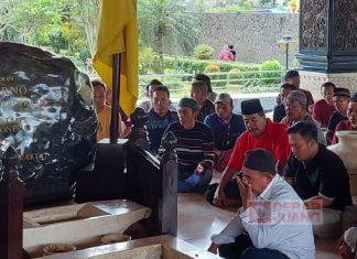 Ziarah Makam Bung Karno, Ismet Inonou: Tuk Meneladani Sosok Bapak Proklamator Ziarah Makam Bung Karno, Ismet Inounou: Tuk Meneladani Sosok Bapak Proklamator.