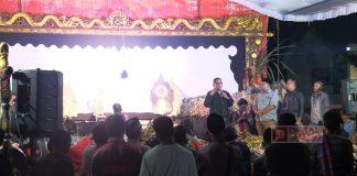 Andang Hadiri Pagelaran Wayang Kulit di Sedekah Bumi Desa Slagi