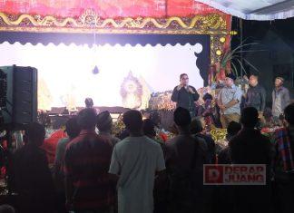 Andang Hadiri Pagelaran Wayang Kulit di Sedekah Bumi Desa Slagi