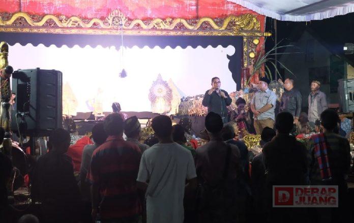 Andang Hadiri Pagelaran Wayang Kulit di Sedekah Bumi Desa Slagi