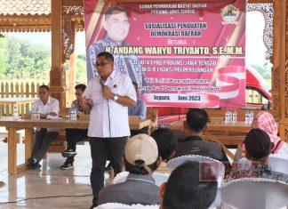 Andang Sosialisasikan Penguatan Demokrasi Daerah Bagi Warga Bugel Kedung