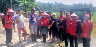 Berikan Bantuan Batu Cabluk Guna Jalan Makam Wadasjontor, Bu Nyai: Semoga Bermanfaat Bagi Warga