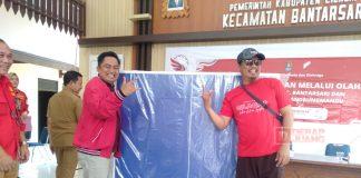Berikan Bantuan Perangkat Olahraga Kepada Pemuda Gandrungmangu dan Bantarsari, Pujiyono: Pemuda Harus Semangat