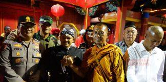 Bersama Warga Ambarawa, Ngesti Nugraha Sambut Meriah Bhante yang Akan Menuju Candi Borobudur