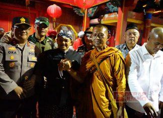 Bersama Warga Ambarawa, Ngesti Nugraha Sambut Meriah Bhante yang Akan Menuju Candi Borobudur