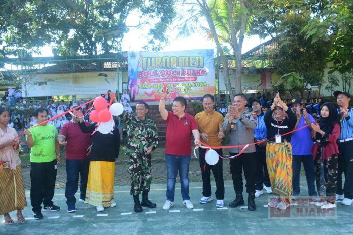 Buka Turnamen Bola Voly, Bung Dance Apresiasi Penerapan Konsep Entrepreneur SMA N 2 Salatiga