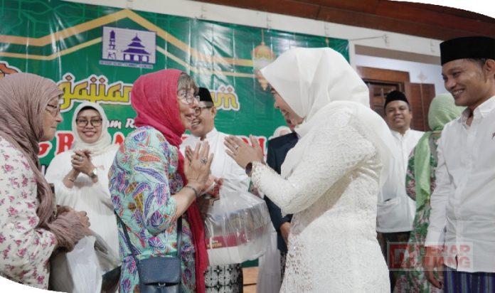 Bupati Demak Turis Asing Tertarik Mengikuti Iringan Tumpeng Songo (3)