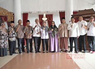 Bupati Tiwi Titip Pendamping Haji Daerah Maksimal Layani Jemaah