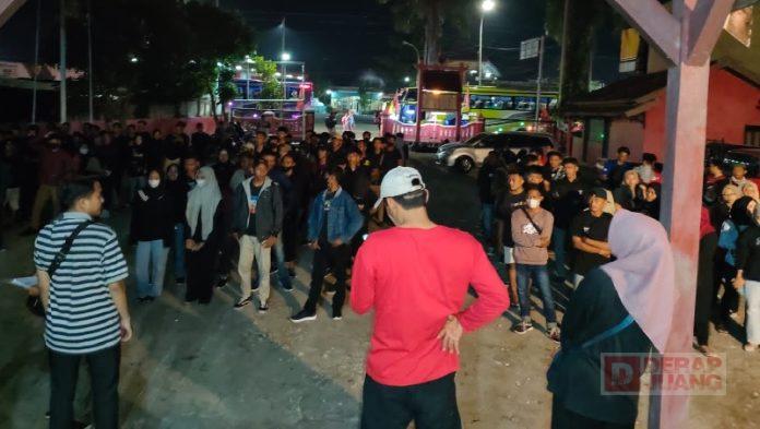 DPC Rembang Berangkatkan 150 Personel Tim Supporting di Puncak Acara Bulan Bung Karno