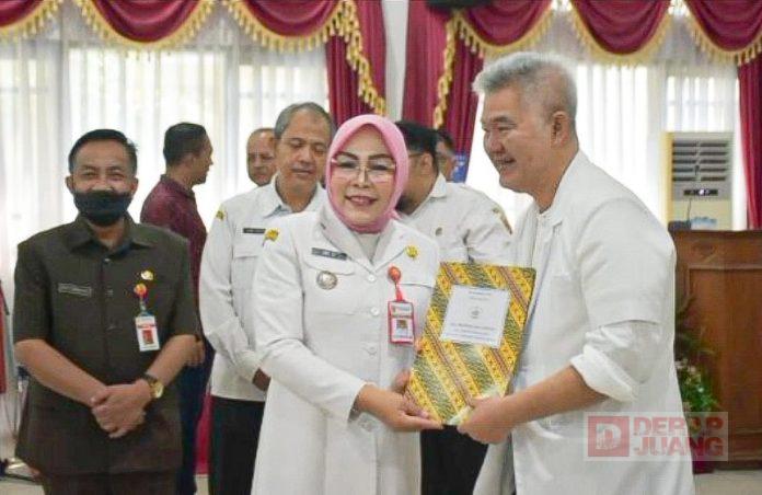 Hadiri Penyerahan SK Pensiun PNS, Sri Sumarni Tekankan Pentingnya Menjaga Hubungan Berkelanjutan