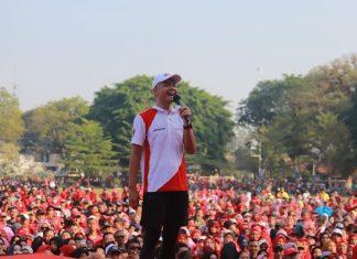 Ingatkan Jaga Kesehatan, Ganjar Pranowo Ajak Masyarakat Grobogan Jalan Sehat