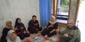 Jenguk Tim Sicita yang Sakit, Cahyo Beri Dukungan dan Motivasi