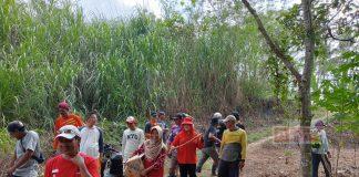 Kerja Bakti Bangun Akses Jalan Makam, Bu Nyai: Berikan Kenyamanan Para Peziarah