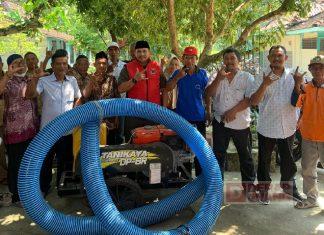 Majukan Sektor Pertanian, Heru Santosa Serahkan Bantuan Pompa Air di Desa Cingkrong