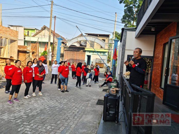 Pudjo Ikuti Senam Sicita dan Gotong Royong Pembangunan Beton di Karangduwet(2)