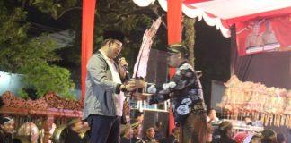 Pungkasi Peringatan Hardiknas Banyumas, Bupati Husein Apresiasi Penampilan Pagelaran Tiga Dalang